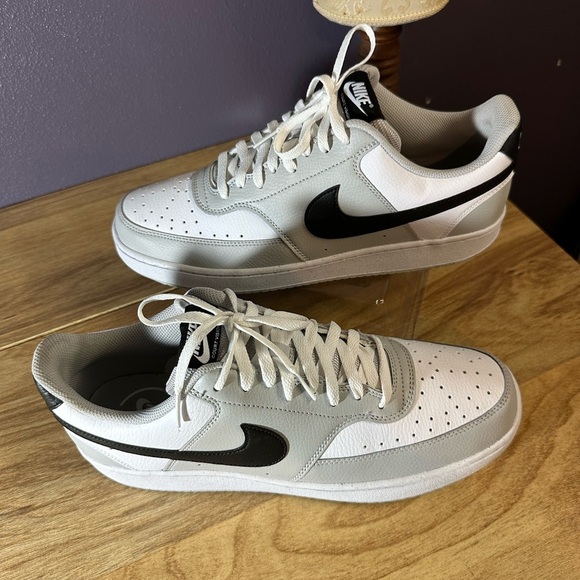 Nike Light Gray Athletic Shoes - Picture 3 of 11